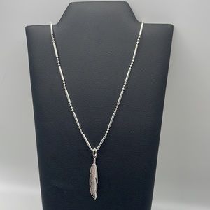 SS plain feather necklace